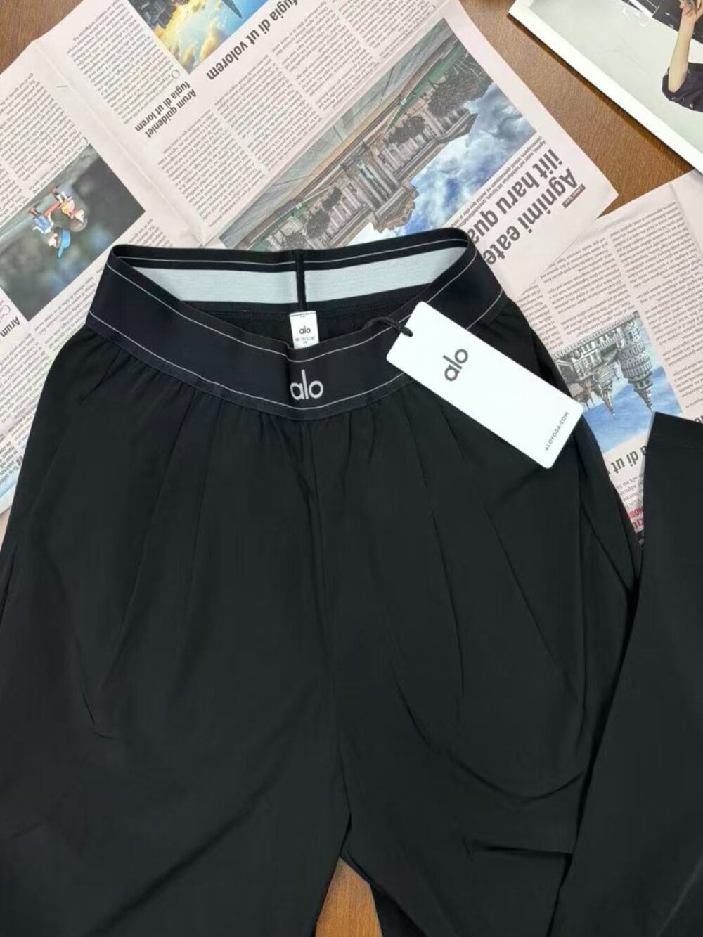 🏷NWT Alo Yoga Black⚫Loose-fitting Yoga Pants Inner seam length 30 inches - Picture 5 of 10